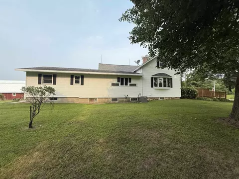 1341 Schabow St, Gresham, WI 54128 photo 3