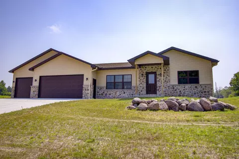 1930 Southland Ln, New London, WI 54961