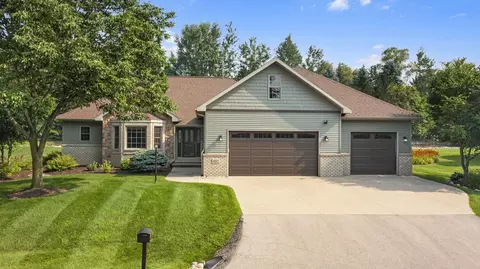 415 N Pine Grove Ln, Hortonville, WI 54944