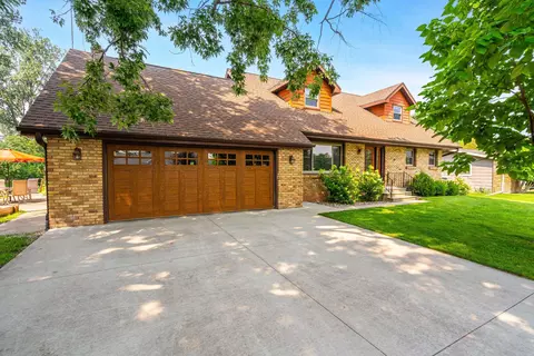 54 Welle Dr, Oshkosh, WI 54902
