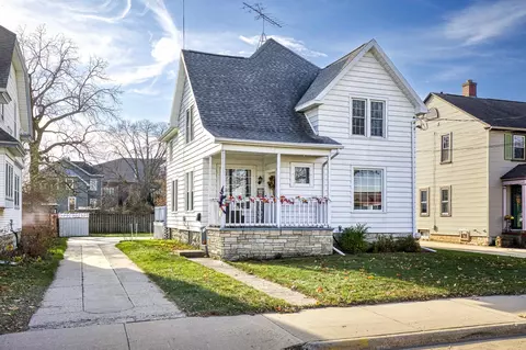 241 W 9th Ave, Oshkosh, WI 54902