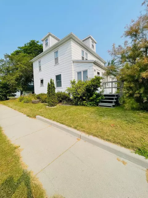233 S Wisconsin St, Pulaski, WI 54162