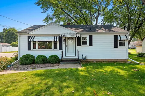 319 Legion Ct, De Pere, WI 54115