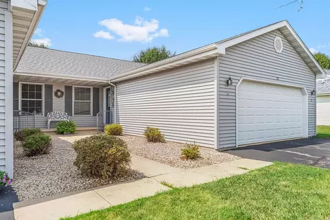 210 N 11th Ave, Winneconne, WI 54986