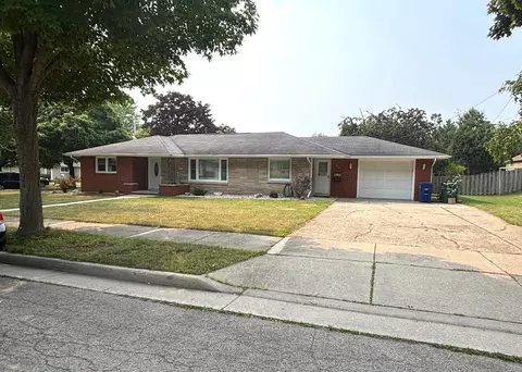 213 Lox Ct, Combined Locks, WI 54113