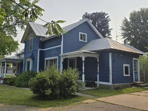 510 W Fulton St, Waupaca, WI 54981
