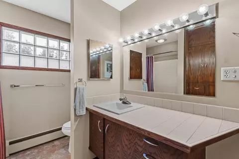 Bath - 2940 N Morrison St, Appleton, WI 54911 photo 2 of 3