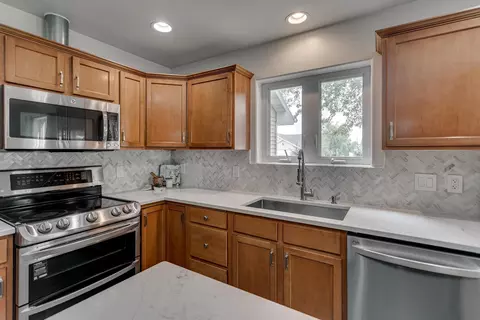 Kitchen - 1849 N Edwin St, Appleton, WI 54913 photo 4 of 5