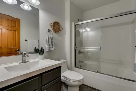 Bath - 1849 N Edwin St, Appleton, WI 54913 photo 2 of 3