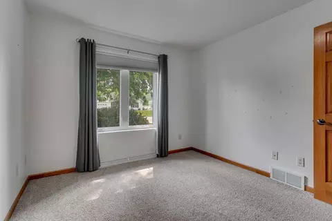 Bedroom - 1849 N Edwin St, Appleton, WI 54913 photo 3 of 10