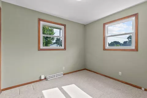 Bedroom - 2707 W Capitol Dr, Appleton, WI 54914 photo 3 of 4