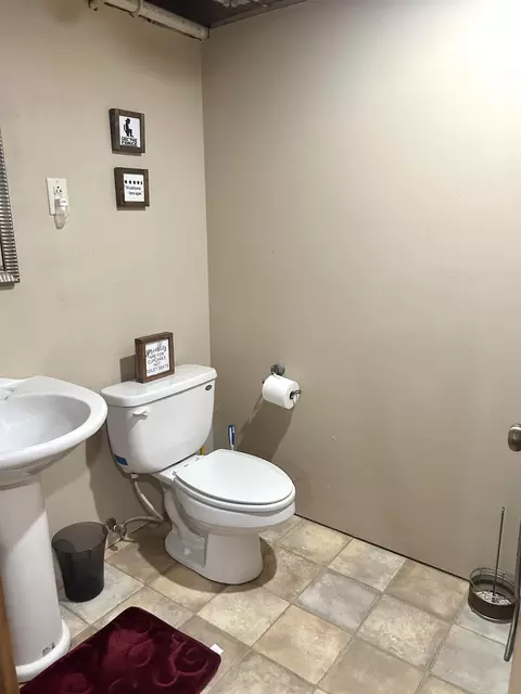 Bath - 3009 E Canary St, Appleton, WI 54915 photo 5 of 5