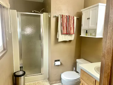 Bath - 3009 E Canary St, Appleton, WI 54915 photo 4 of 5