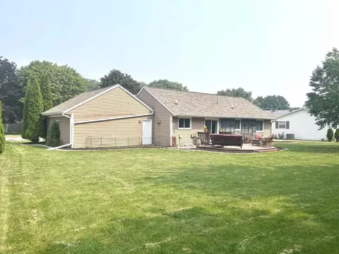 Exterior - 3009 E Canary St, Appleton, WI 54915 photo 4 of 5