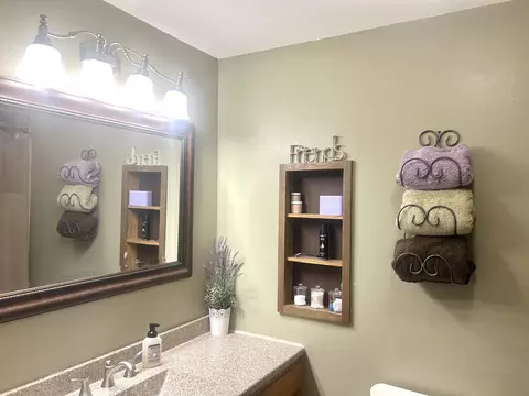 Bath - 3009 E Canary St, Appleton, WI 54915 photo 2 of 5