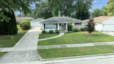 633 11th St, Menasha, WI 54952