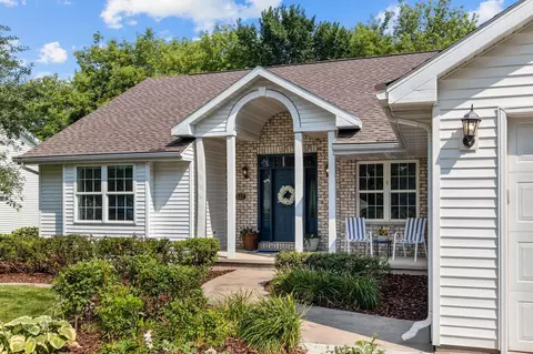 532 W Crossing Meadows Ln, Appleton, WI 54913 photo 2