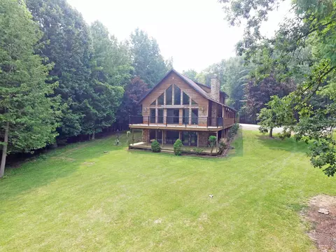 5612 Hazelnut Ln, Oconto Falls, WI 54154