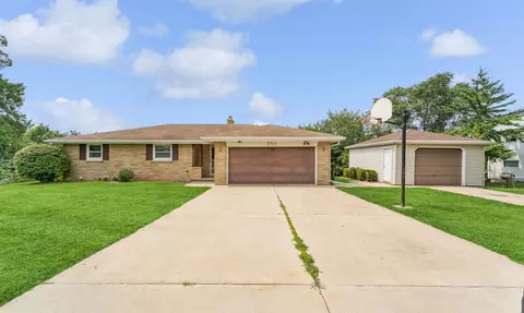 2717 Bay Settlement Rd, Green Bay, WI 54311
