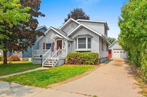 3018 Parkridge Ave, Marinette, WI 54143