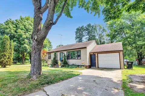 1320 S Lutz St, Shawano, WI 54166