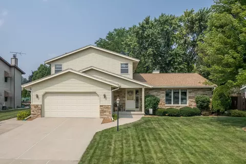 1141 Gay Dr, Neenah, WI 54956