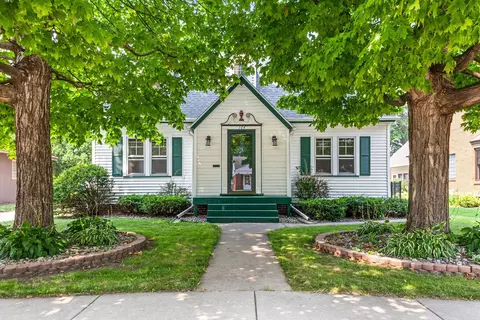 164 W 22nd Ave, Oshkosh, WI 54902