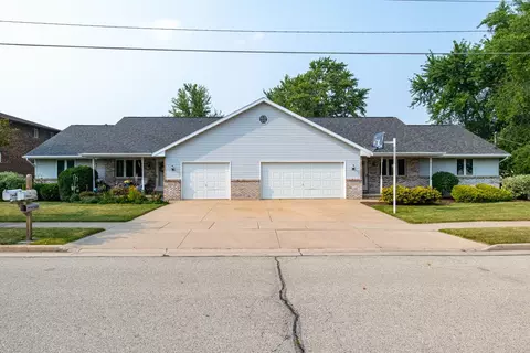 1002 Elm Dr, Little Chute, WI 54140
