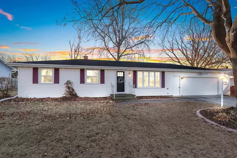1625 Bond Ct, Green Bay, WI 54303