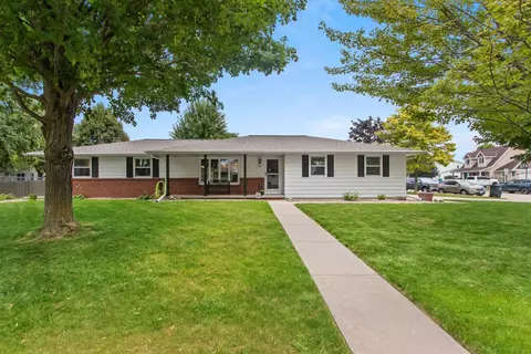 2361 Santa Barbara Dr, Green Bay, WI 54313