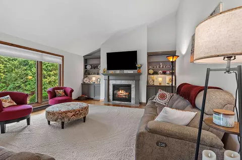 Living - 3547 N Windward Ln, Appleton, WI 54911 photo 2 of 9