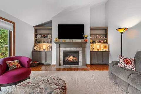 Living - 3547 N Windward Ln, Appleton, WI 54911 photo 6 of 9