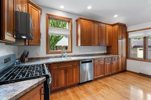 Kitchen - 3547 N Windward Ln, Appleton, WI 54911 photo 6 of 7