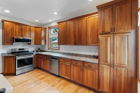 Kitchen - 3547 N Windward Ln, Appleton, WI 54911 photo 2 of 7