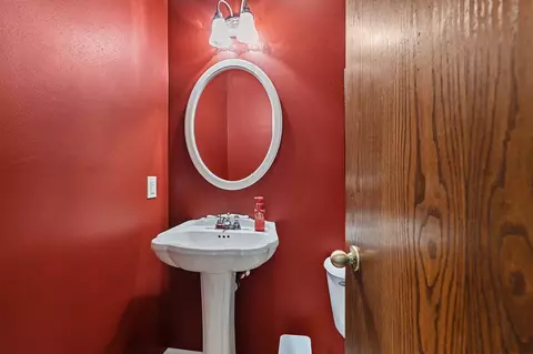 Bath - 3547 N Windward Ln, Appleton, WI 54911 photo 1 of 4