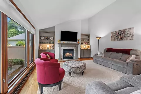 Living - 3547 N Windward Ln, Appleton, WI 54911 photo 3 of 9