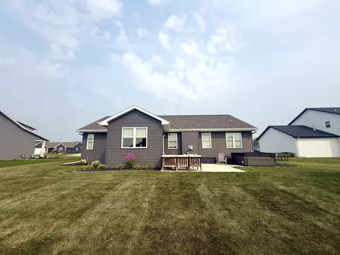 Exterior - 2849 E Sunstone Pl, Appleton, WI 54913 photo 4 of 8