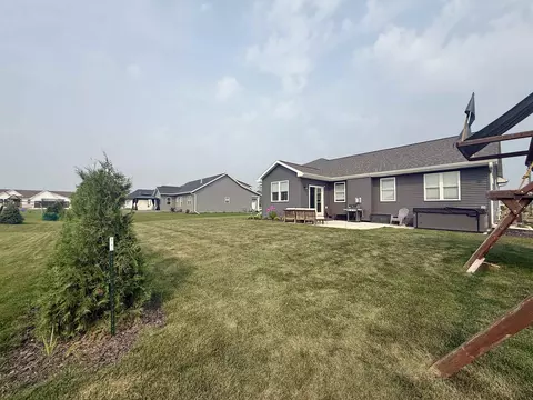 Exterior - 2849 E Sunstone Pl, Appleton, WI 54913 photo 6 of 8