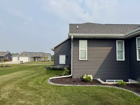 Exterior - 2849 E Sunstone Pl, Appleton, WI 54913 photo 7 of 8