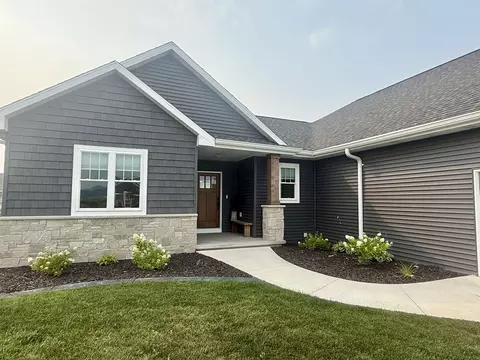 Exterior - 2849 E Sunstone Pl, Appleton, WI 54913 photo 5 of 8