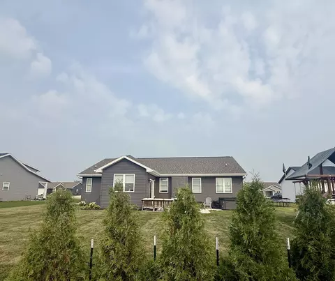 Exterior - 2849 E Sunstone Pl, Appleton, WI 54913 photo 1 of 8