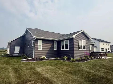 Exterior - 2849 E Sunstone Pl, Appleton, WI 54913 photo 3 of 8