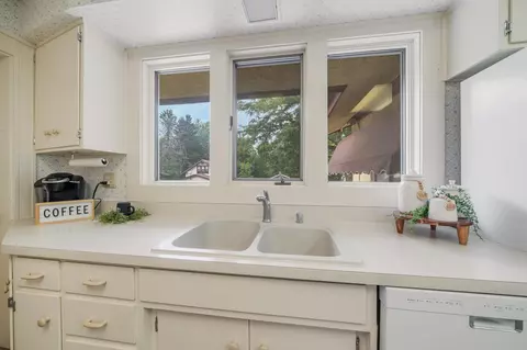 703 S Memorial Dr, Appleton, WI 54911 photo 8