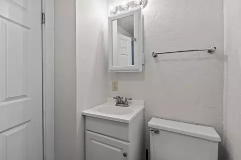 Bath - 1008 N Bennett St, Appleton, WI 54914 photo 2 of 2