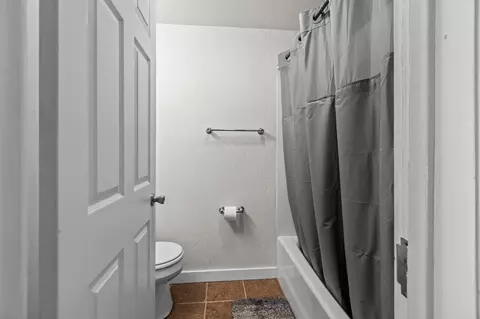Bath - 1008 N Bennett St, Appleton, WI 54914 photo 1 of 2