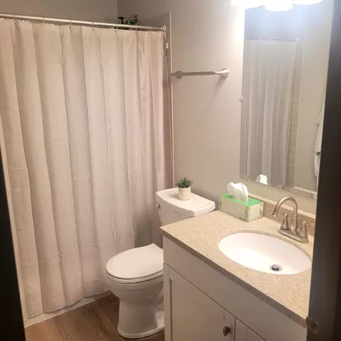 Bath - 3180 Justin Ct #6, Appleton, WI 54914 photo 1 of 2