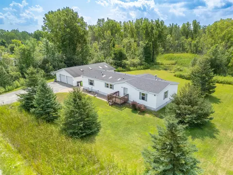 728 Lilac Rd, Little Suamico, WI 54141