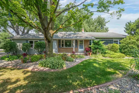 150 Villa Dr, Neenah, WI 54956