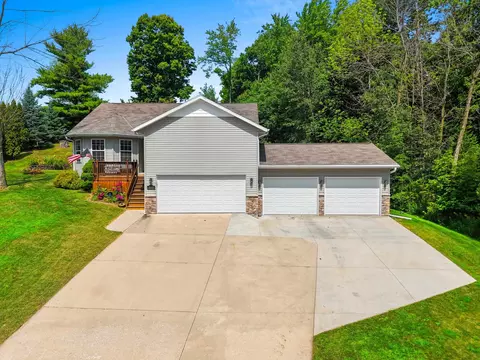 1006 Starlight Dr, Francis Creek, WI 54214