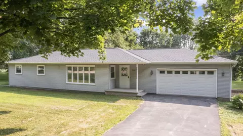 5930 N Rosewood Dr, Appleton, WI 54913